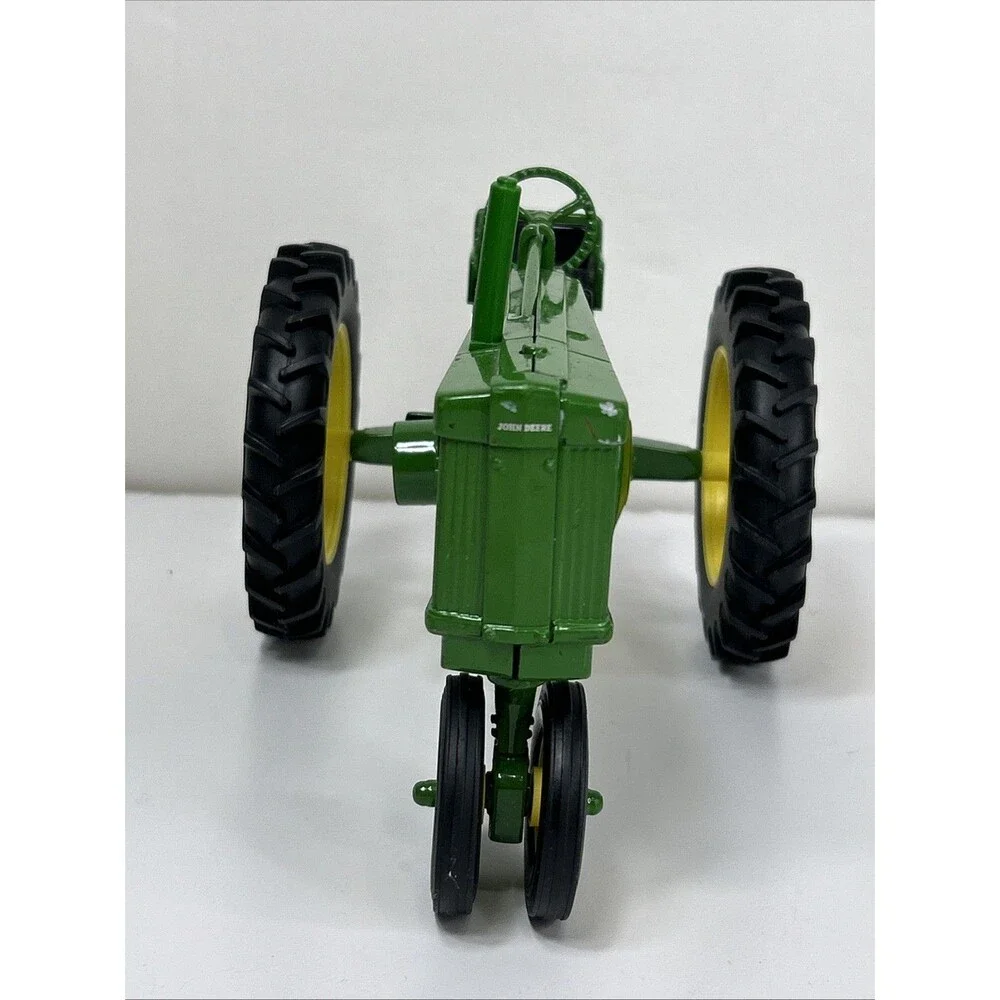 ERTL John Deere Model 60 Tractor 1/16 Die Cast Farm Toy #15189 Green